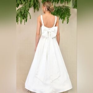 New Aura white dress with cute bow on the back